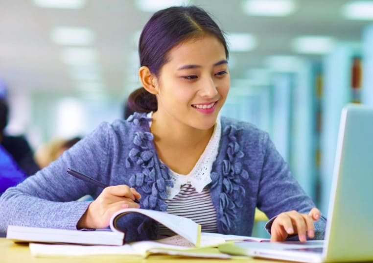 Học phí du học Mỹ có đặt không